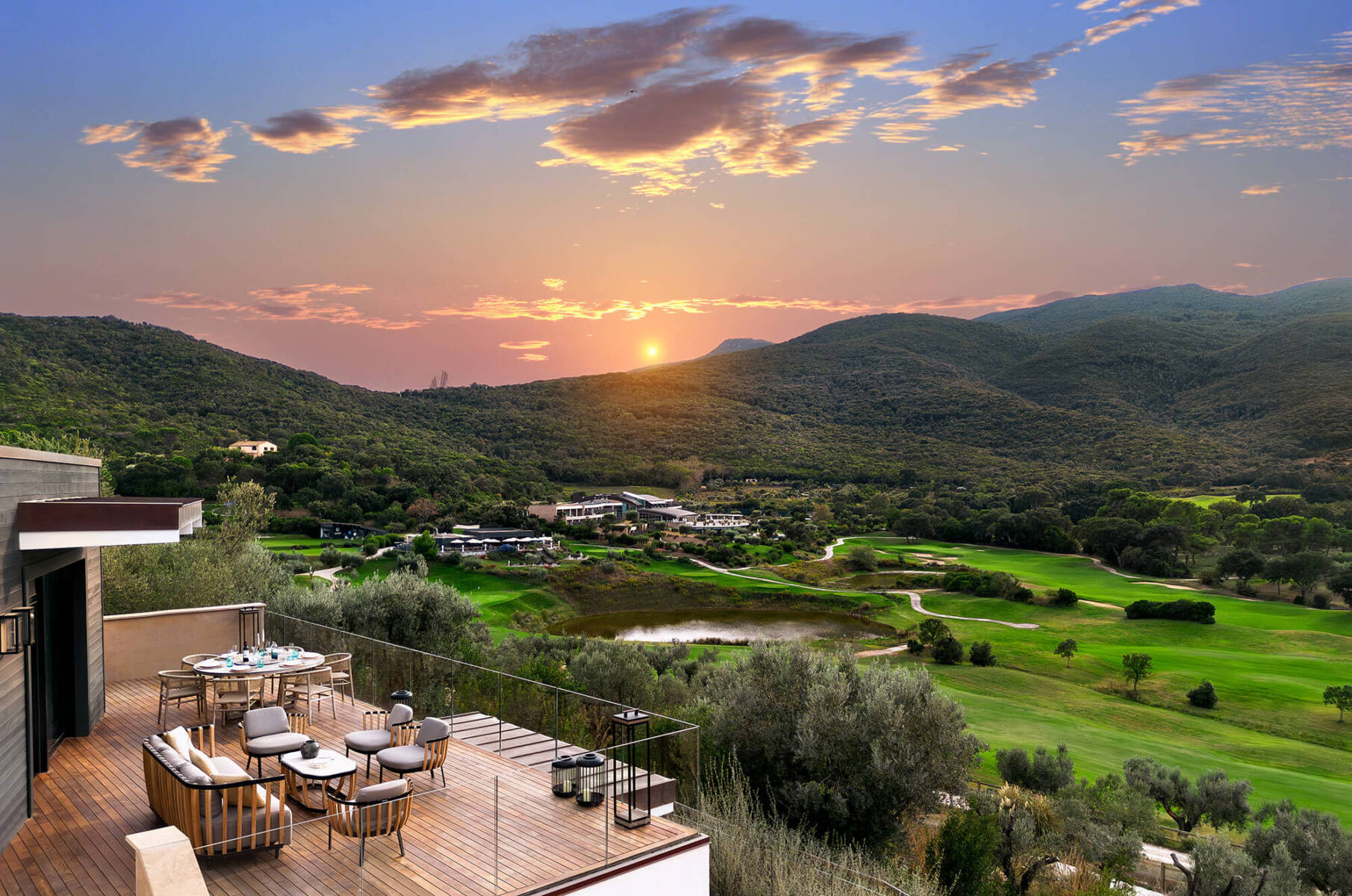 vista panoramica al tramonto dalla villa